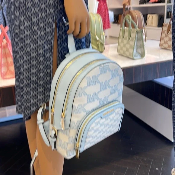 Michael Kors Jaycee Medium Logo Zip Pocket Backpack 

35S3G8TB2J
Vista Blue - Picture 14 of 16